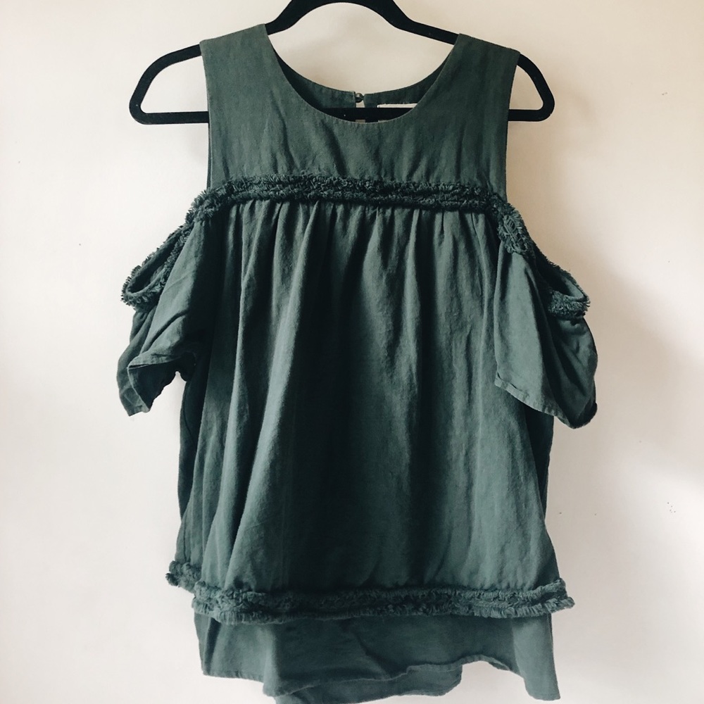 STUNNING off- shoulder top